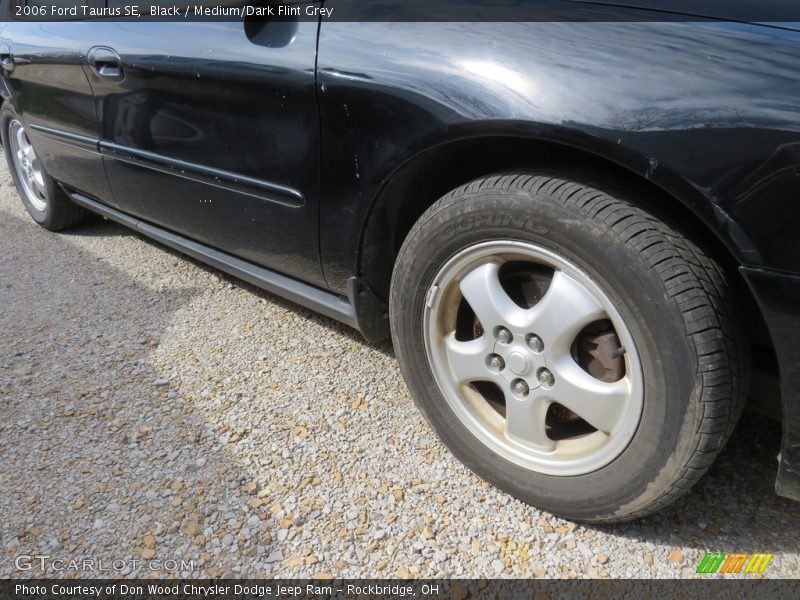 Black / Medium/Dark Flint Grey 2006 Ford Taurus SE