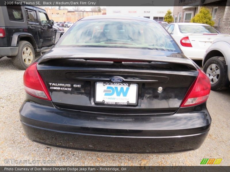 Black / Medium/Dark Flint Grey 2006 Ford Taurus SE