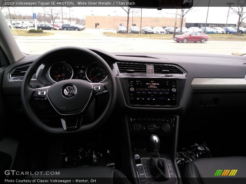 White Silver Metallic / Titan Black 2019 Volkswagen Tiguan SE 4MOTION