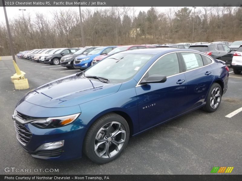 Front 3/4 View of 2019 Malibu RS