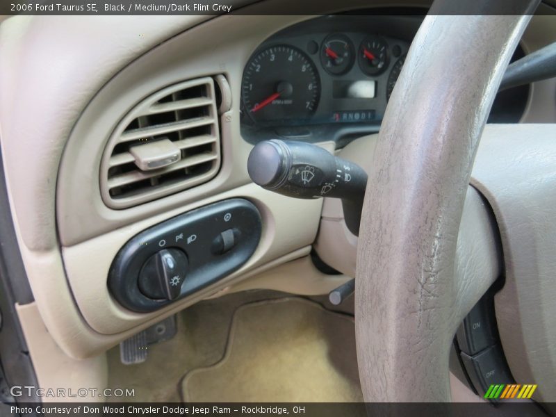 Black / Medium/Dark Flint Grey 2006 Ford Taurus SE
