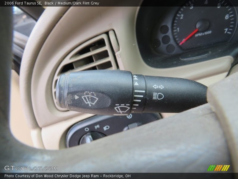 Black / Medium/Dark Flint Grey 2006 Ford Taurus SE