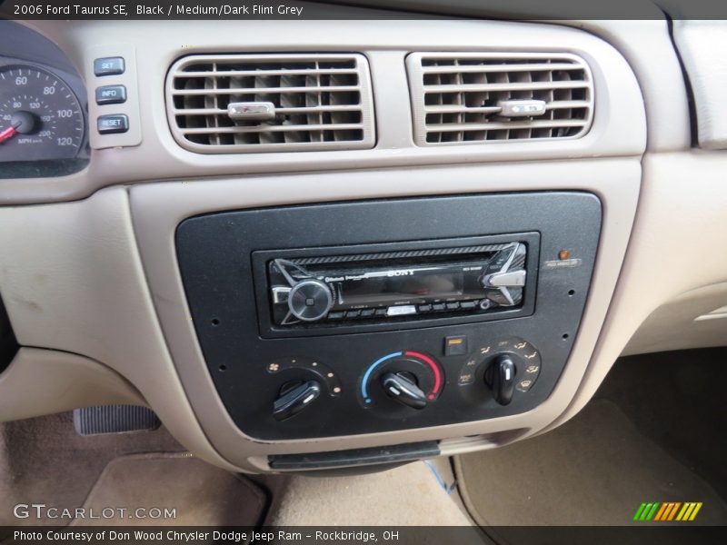 Black / Medium/Dark Flint Grey 2006 Ford Taurus SE