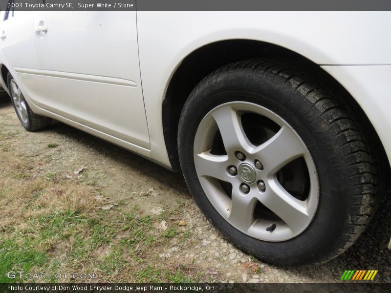 Super White / Stone 2003 Toyota Camry SE