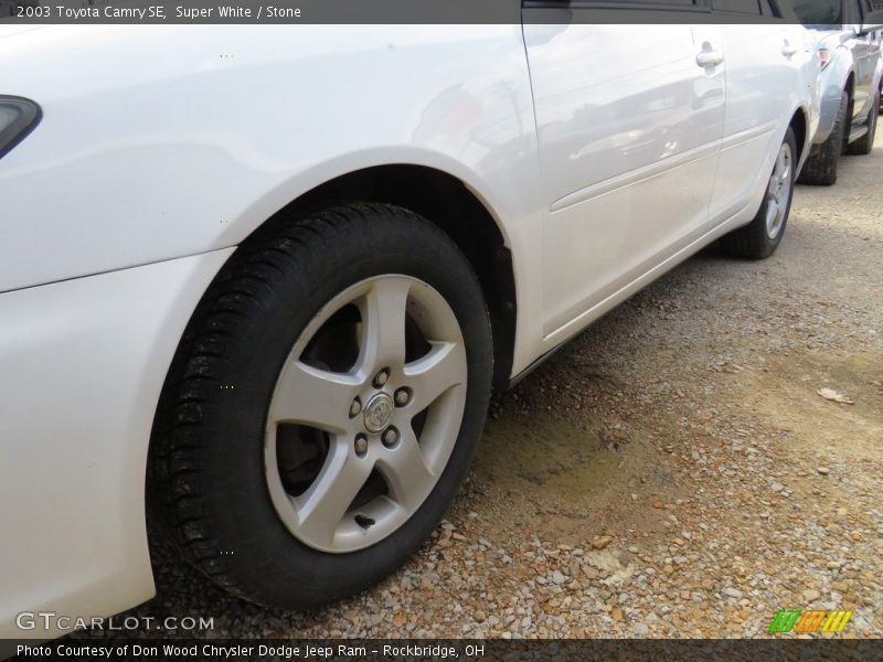 Super White / Stone 2003 Toyota Camry SE