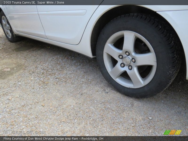 Super White / Stone 2003 Toyota Camry SE