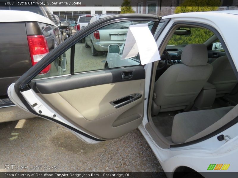 Super White / Stone 2003 Toyota Camry SE