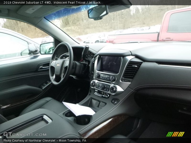 Iridescent Pearl Tricoat / Jet Black 2019 Chevrolet Suburban LT 4WD
