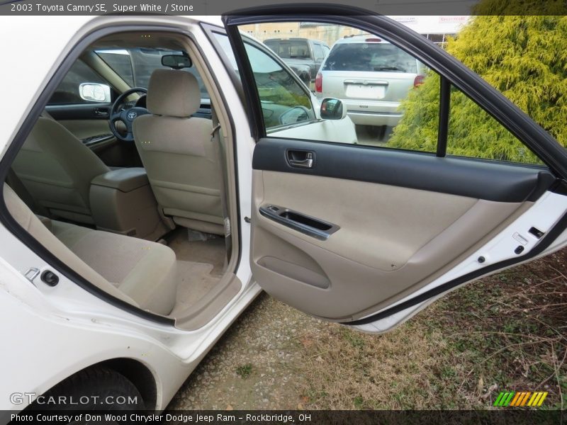 Super White / Stone 2003 Toyota Camry SE