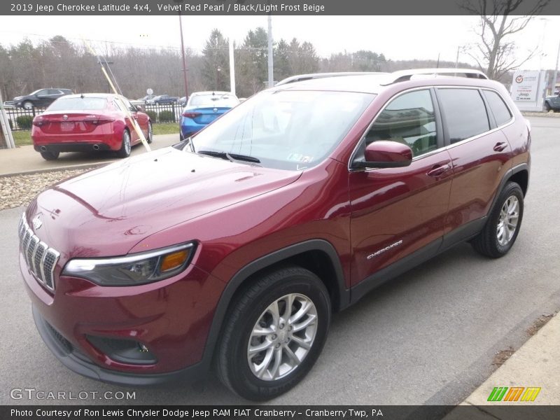 Velvet Red Pearl / Black/Light Frost Beige 2019 Jeep Cherokee Latitude 4x4