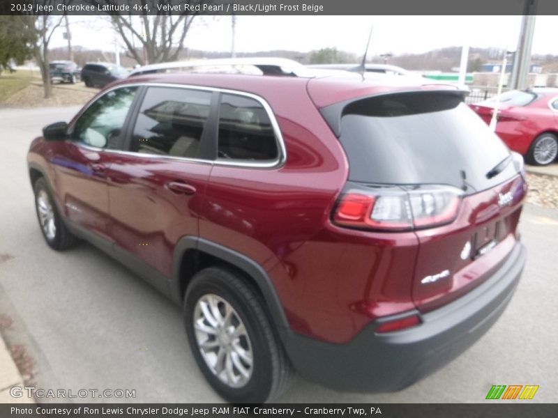 Velvet Red Pearl / Black/Light Frost Beige 2019 Jeep Cherokee Latitude 4x4