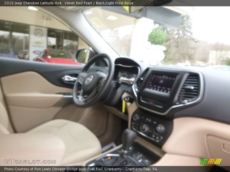 Velvet Red Pearl / Black/Light Frost Beige 2019 Jeep Cherokee Latitude 4x4