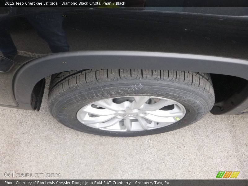 Diamond Black Crystal Pearl / Black 2019 Jeep Cherokee Latitude