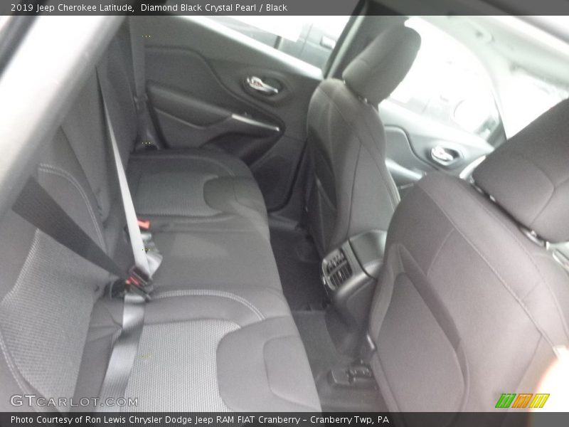 Diamond Black Crystal Pearl / Black 2019 Jeep Cherokee Latitude