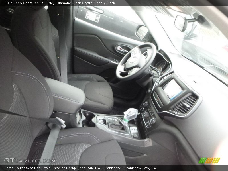 Diamond Black Crystal Pearl / Black 2019 Jeep Cherokee Latitude