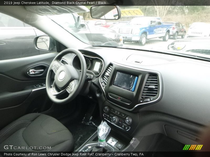 Diamond Black Crystal Pearl / Black 2019 Jeep Cherokee Latitude
