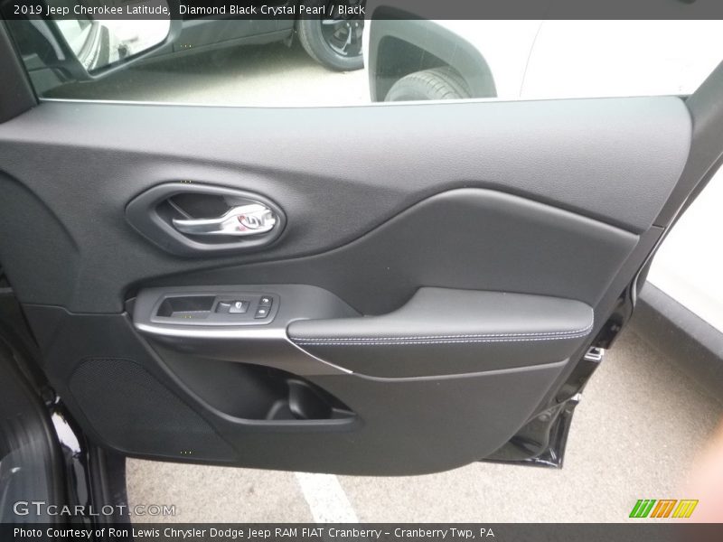Diamond Black Crystal Pearl / Black 2019 Jeep Cherokee Latitude