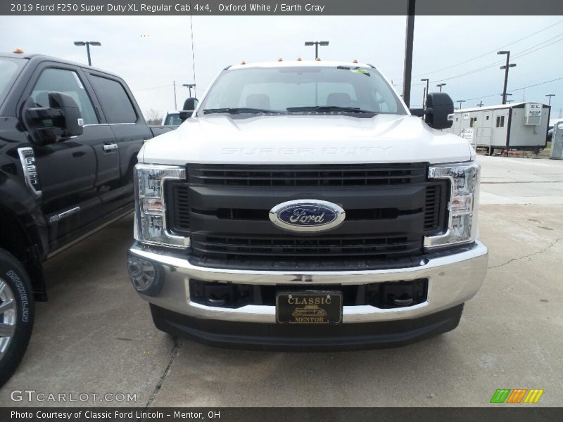 Oxford White / Earth Gray 2019 Ford F250 Super Duty XL Regular Cab 4x4