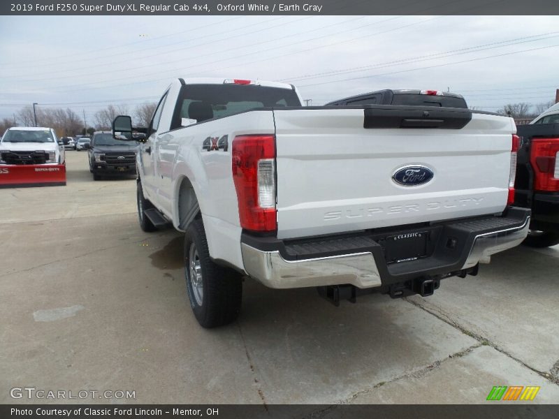Oxford White / Earth Gray 2019 Ford F250 Super Duty XL Regular Cab 4x4