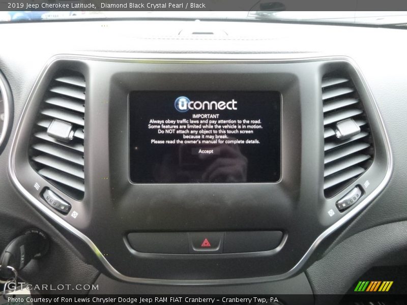 Diamond Black Crystal Pearl / Black 2019 Jeep Cherokee Latitude