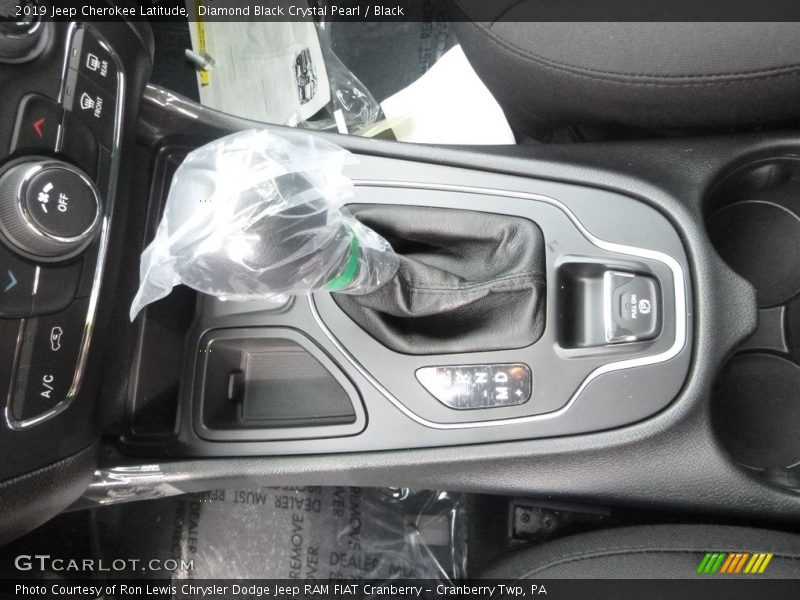 Diamond Black Crystal Pearl / Black 2019 Jeep Cherokee Latitude