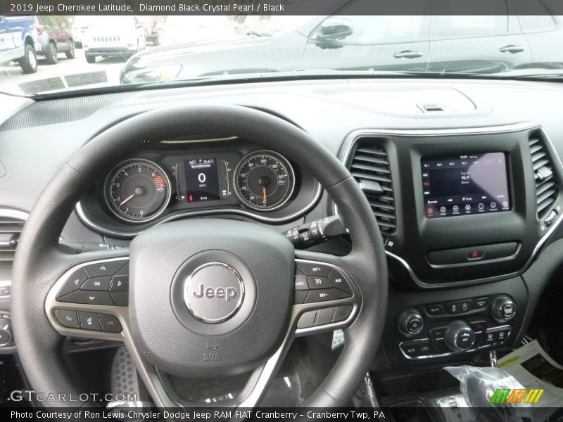 Diamond Black Crystal Pearl / Black 2019 Jeep Cherokee Latitude