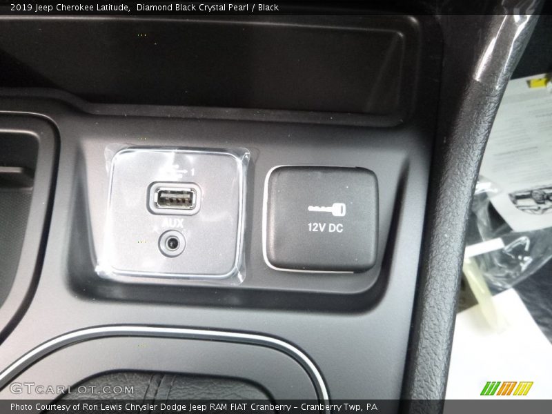 Diamond Black Crystal Pearl / Black 2019 Jeep Cherokee Latitude