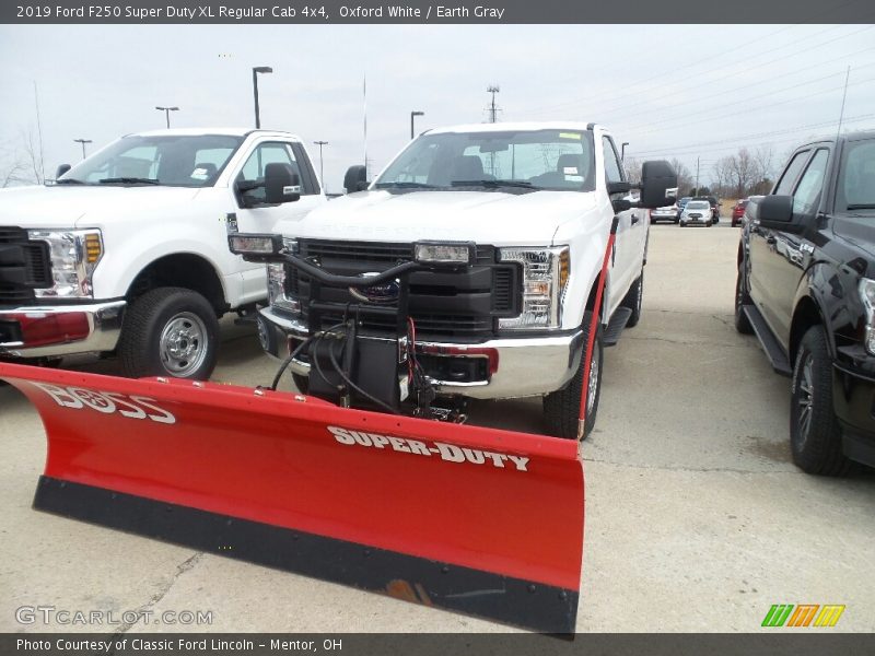 Oxford White / Earth Gray 2019 Ford F250 Super Duty XL Regular Cab 4x4