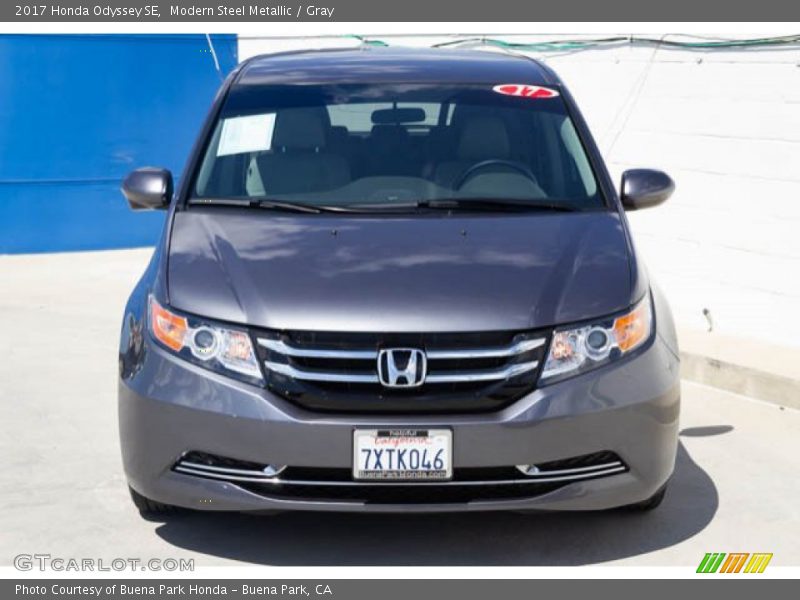 Modern Steel Metallic / Gray 2017 Honda Odyssey SE