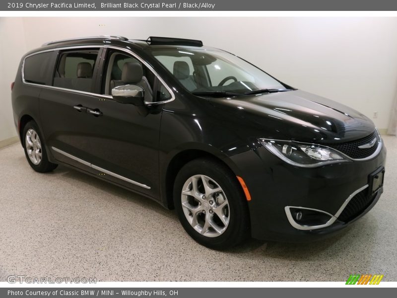 Brilliant Black Crystal Pearl / Black/Alloy 2019 Chrysler Pacifica Limited