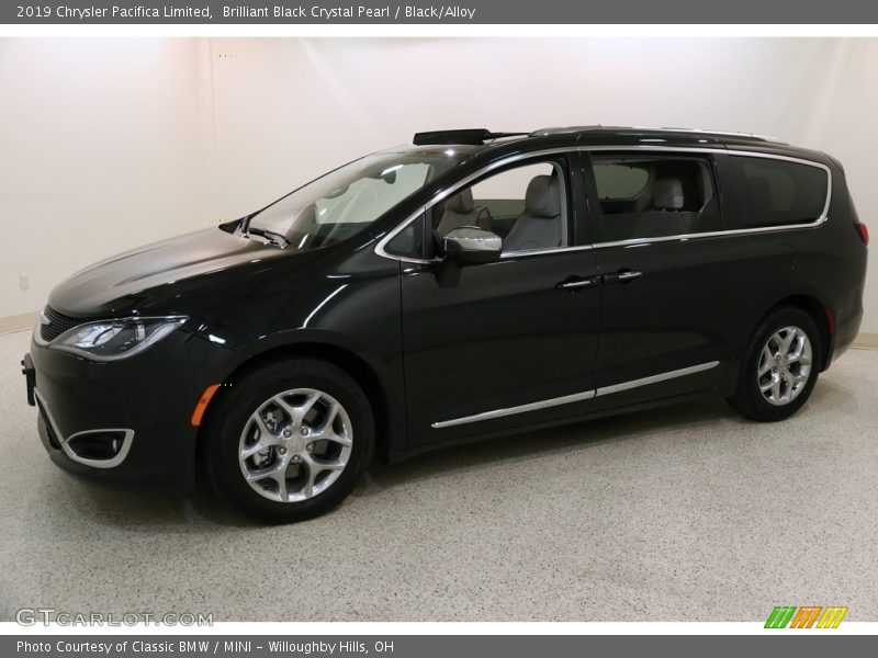 Brilliant Black Crystal Pearl / Black/Alloy 2019 Chrysler Pacifica Limited