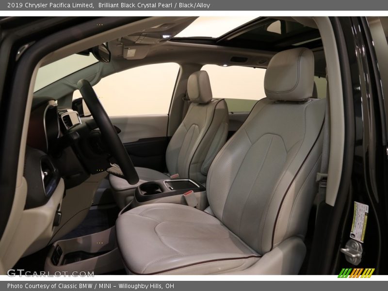 Brilliant Black Crystal Pearl / Black/Alloy 2019 Chrysler Pacifica Limited