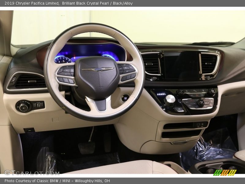Brilliant Black Crystal Pearl / Black/Alloy 2019 Chrysler Pacifica Limited