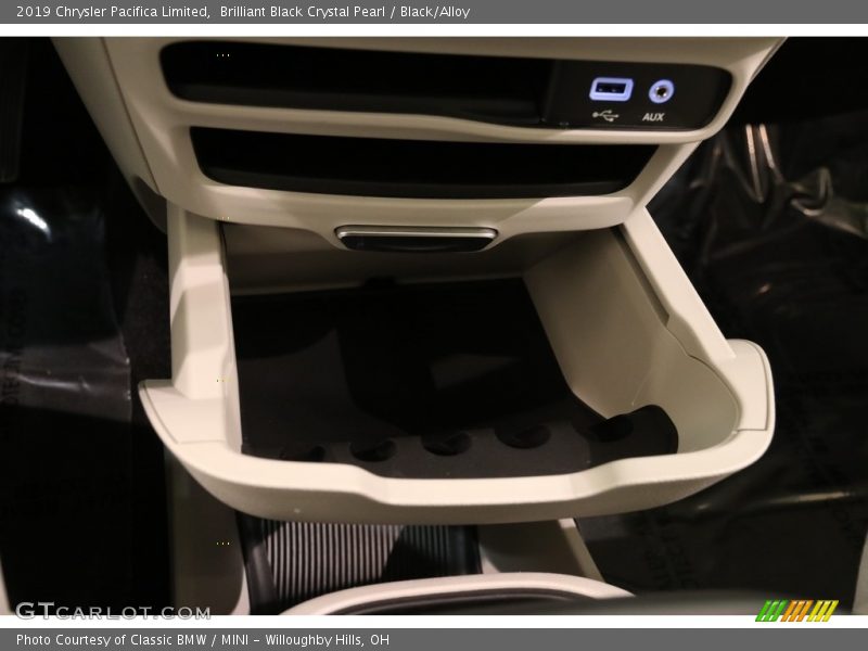 Brilliant Black Crystal Pearl / Black/Alloy 2019 Chrysler Pacifica Limited