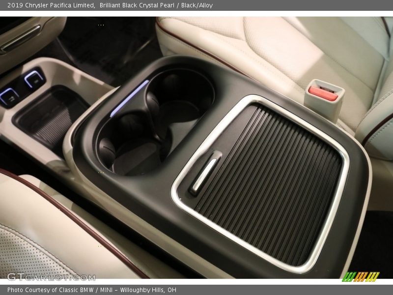 Brilliant Black Crystal Pearl / Black/Alloy 2019 Chrysler Pacifica Limited