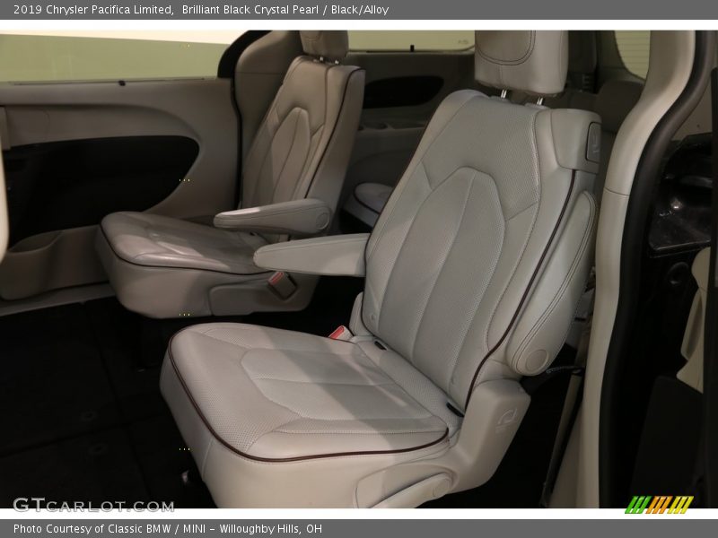 Brilliant Black Crystal Pearl / Black/Alloy 2019 Chrysler Pacifica Limited