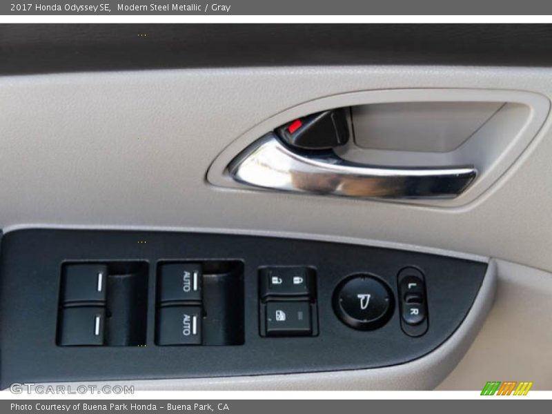 Modern Steel Metallic / Gray 2017 Honda Odyssey SE
