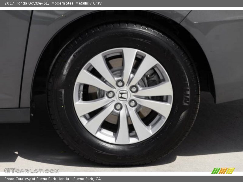 Modern Steel Metallic / Gray 2017 Honda Odyssey SE