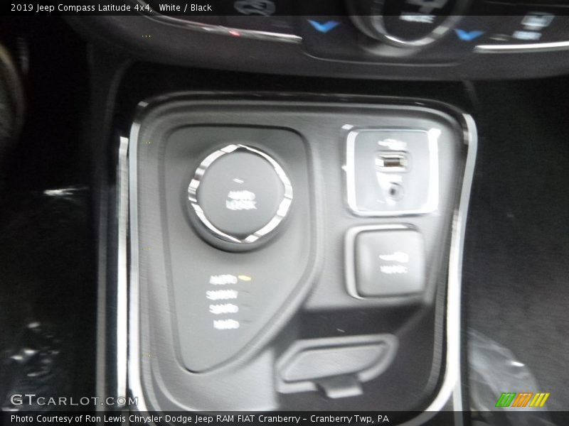 White / Black 2019 Jeep Compass Latitude 4x4