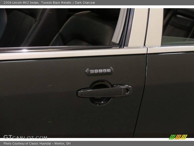 Tuxedo Black Metallic / Dark Charcoal 2009 Lincoln MKZ Sedan