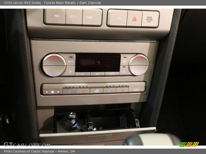 Tuxedo Black Metallic / Dark Charcoal 2009 Lincoln MKZ Sedan