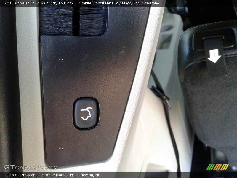 Granite Crystal Metallic / Black/Light Graystone 2015 Chrysler Town & Country Touring-L