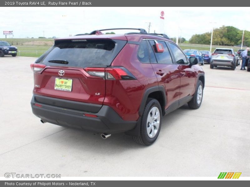Ruby Flare Pearl / Black 2019 Toyota RAV4 LE