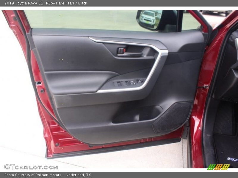 Ruby Flare Pearl / Black 2019 Toyota RAV4 LE