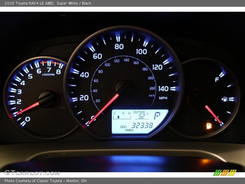 Super White / Black 2016 Toyota RAV4 LE AWD