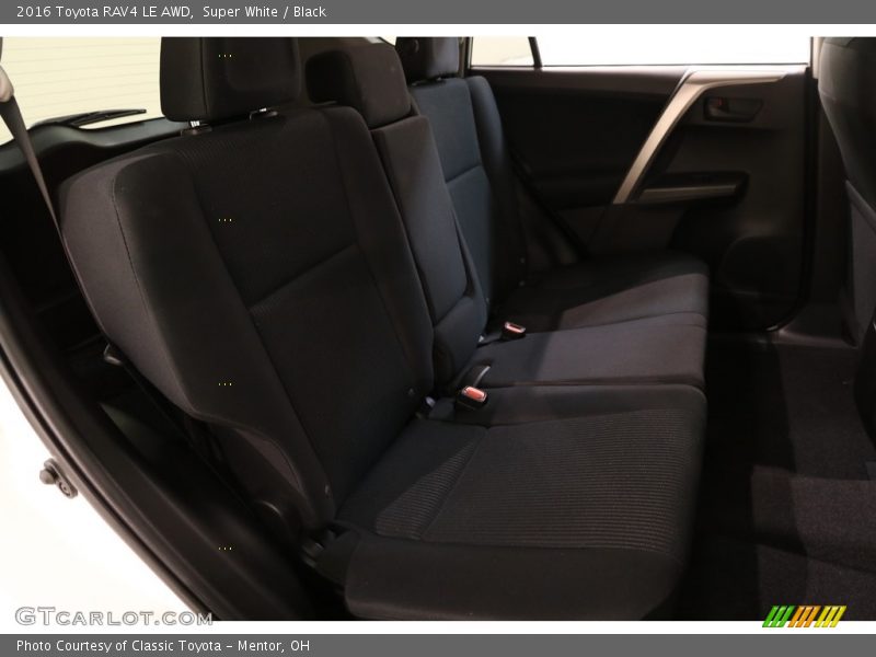 Super White / Black 2016 Toyota RAV4 LE AWD