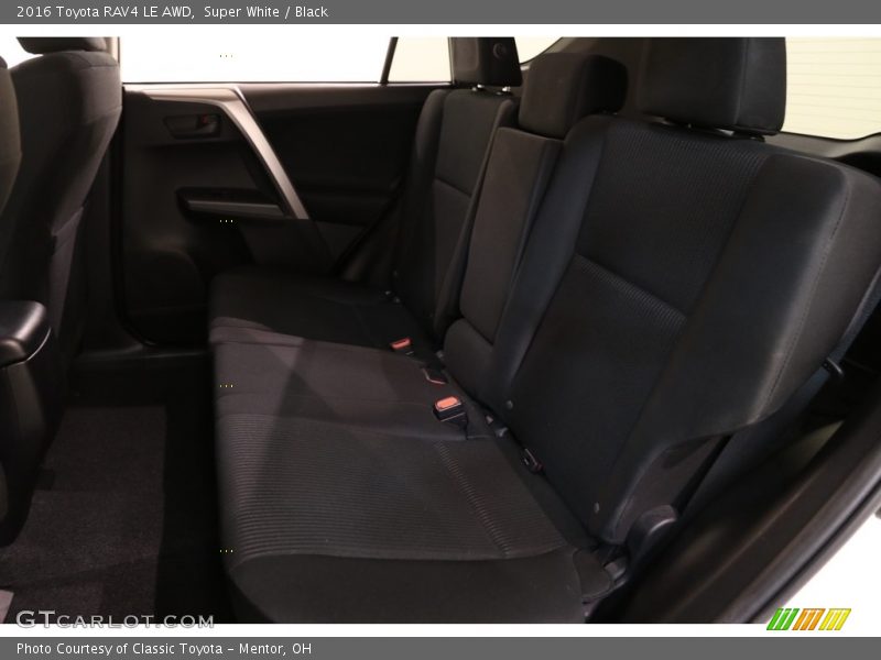 Super White / Black 2016 Toyota RAV4 LE AWD