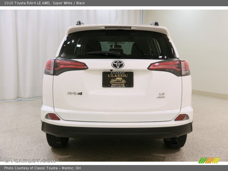 Super White / Black 2016 Toyota RAV4 LE AWD