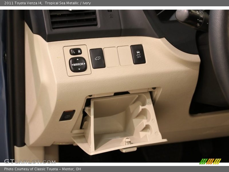 Tropical Sea Metallic / Ivory 2011 Toyota Venza I4