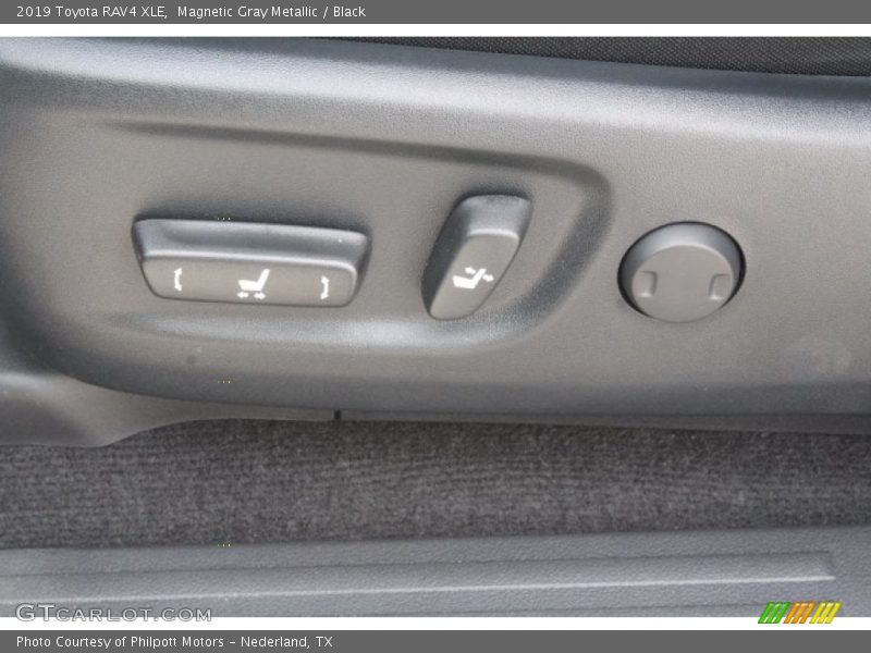Magnetic Gray Metallic / Black 2019 Toyota RAV4 XLE